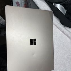 Microsoft Surface Laptop 