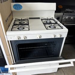 🔥 Frigidaire Gas Stove – Clean & Ready! 🔥