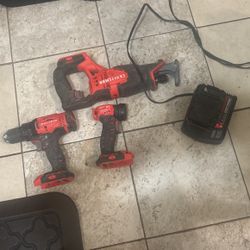 CRAFTSMAN SET. (SAWZALL, LED LIGHT, DRILL, CHARGER AND BATTERY)