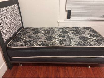 I am I selling this bed, It’s in good condition and it’s new.