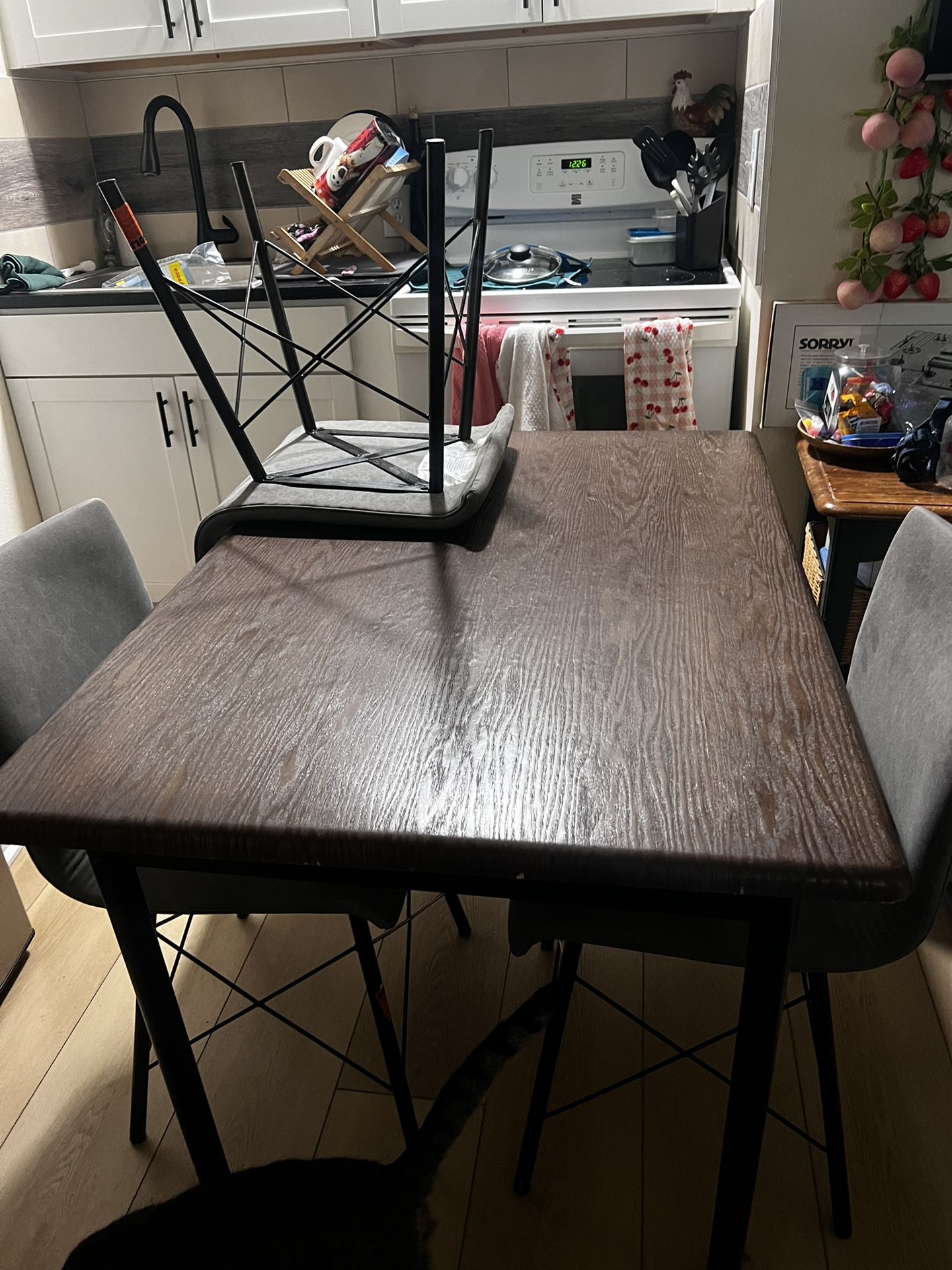 kitchen table and chairs