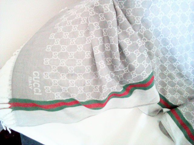 LARGE GUCCI SCARF 100% AUTHENTIC
