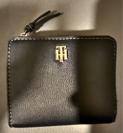 Tommy Hilfiger women’s small black wallet