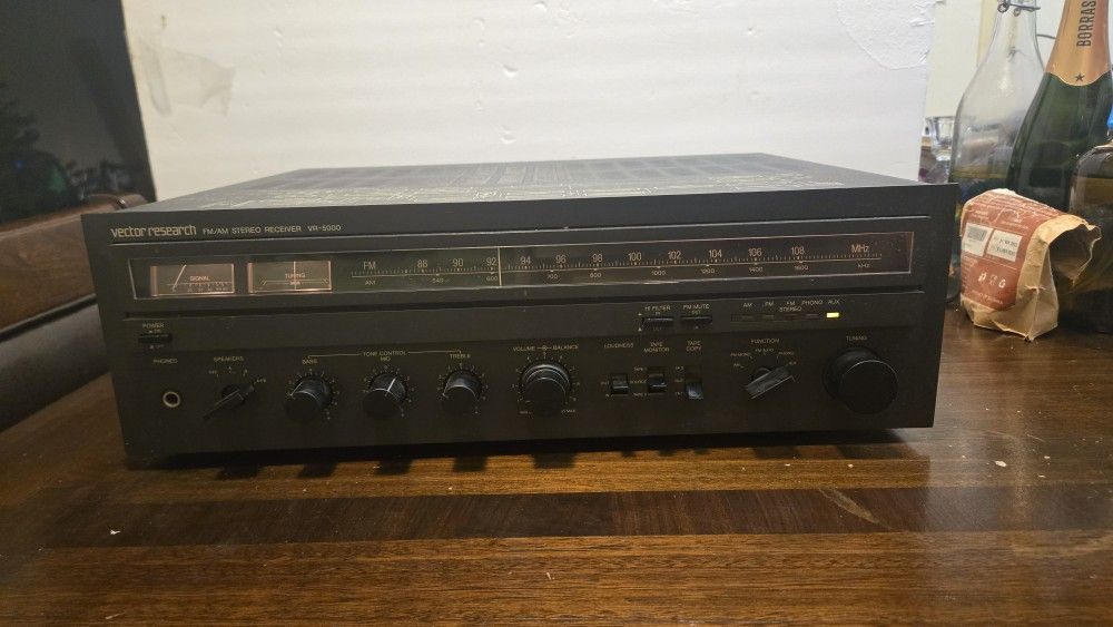 Vector Research VR-5000 AM/FM Stereo Receiver - 1979 Japan RARE Awesome, 44 watts per channel Ac120v, 8ohms good condition