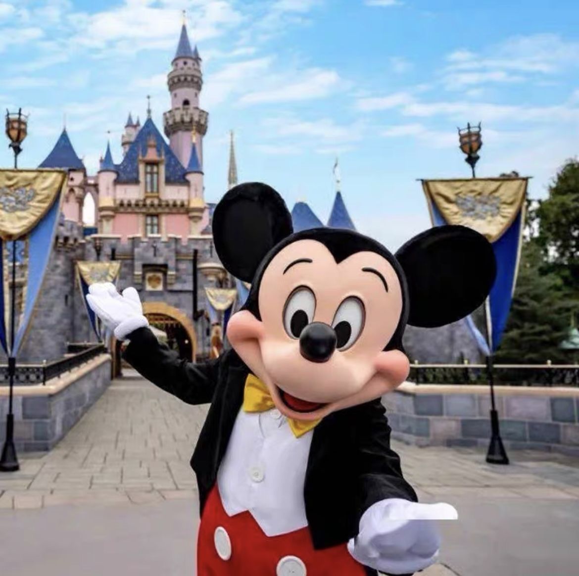 [Discounted tickets for tourist attractions]  World of Coca-Cola Atlanta, GA E- Ticket $15 The USS Midway Museum  San Diego E-Ticket $30  Long Beach A