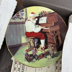 THE EDWIN M KNOWLES CHINA THE EDWINM KNOWLES CHINA Co. Co. santas cheer plate