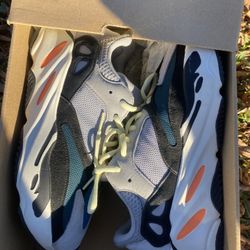 Yeezy 700 Wave Runner Size 9 