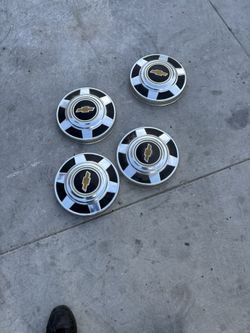 Chevy 2500  Hub Caps