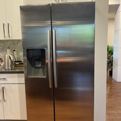 Samsung Refrigerator- Fully Functional 