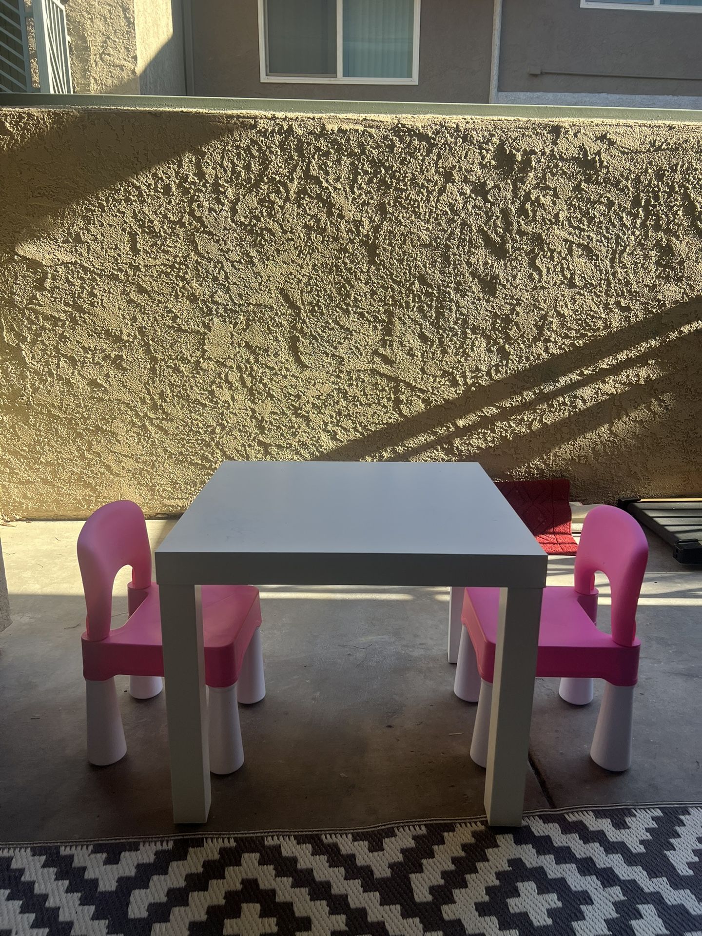 Kids White Table With Two Pink Chairs