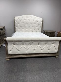 Ardenfield 4 Pc King Bedrom Set , Kind Bed Dresser Mirror 1 Nightstand 