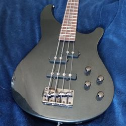 Mitchell MB200 Bass Guitar