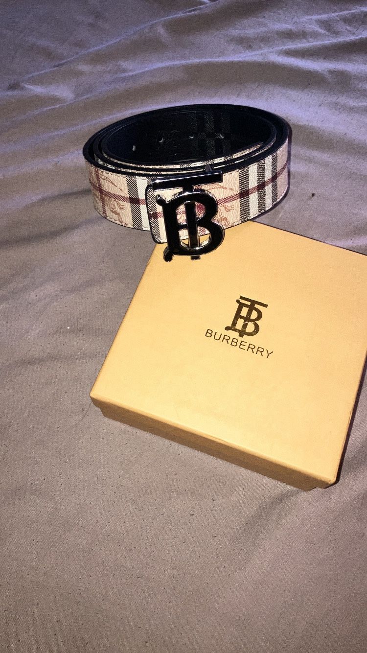 Beige Burberry Belt Black Buckle With Original Packaging - Size Large 