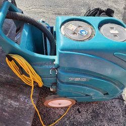 Tennant 750 Floor Cleaner / Extractor 