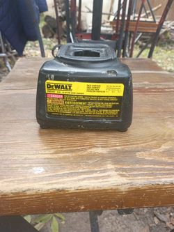 DeWalt DW9107 9.6V-14.4V One Hour Battery Charger