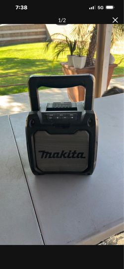 Makita Bluetooth boom box