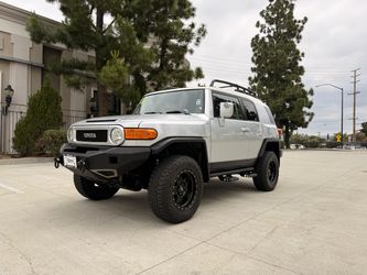 2007 Toyota FJ Cruiser 4x4 - Lifted - Clean Carfax - Free Warranty!!!
