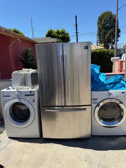 Refridge. Freezer. Ice maker