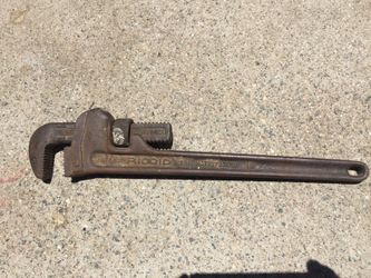 Pipe wrench