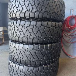 37x12.50R17. TOYO