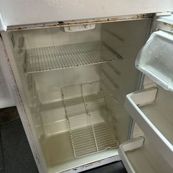 Refrigerator- Works Well