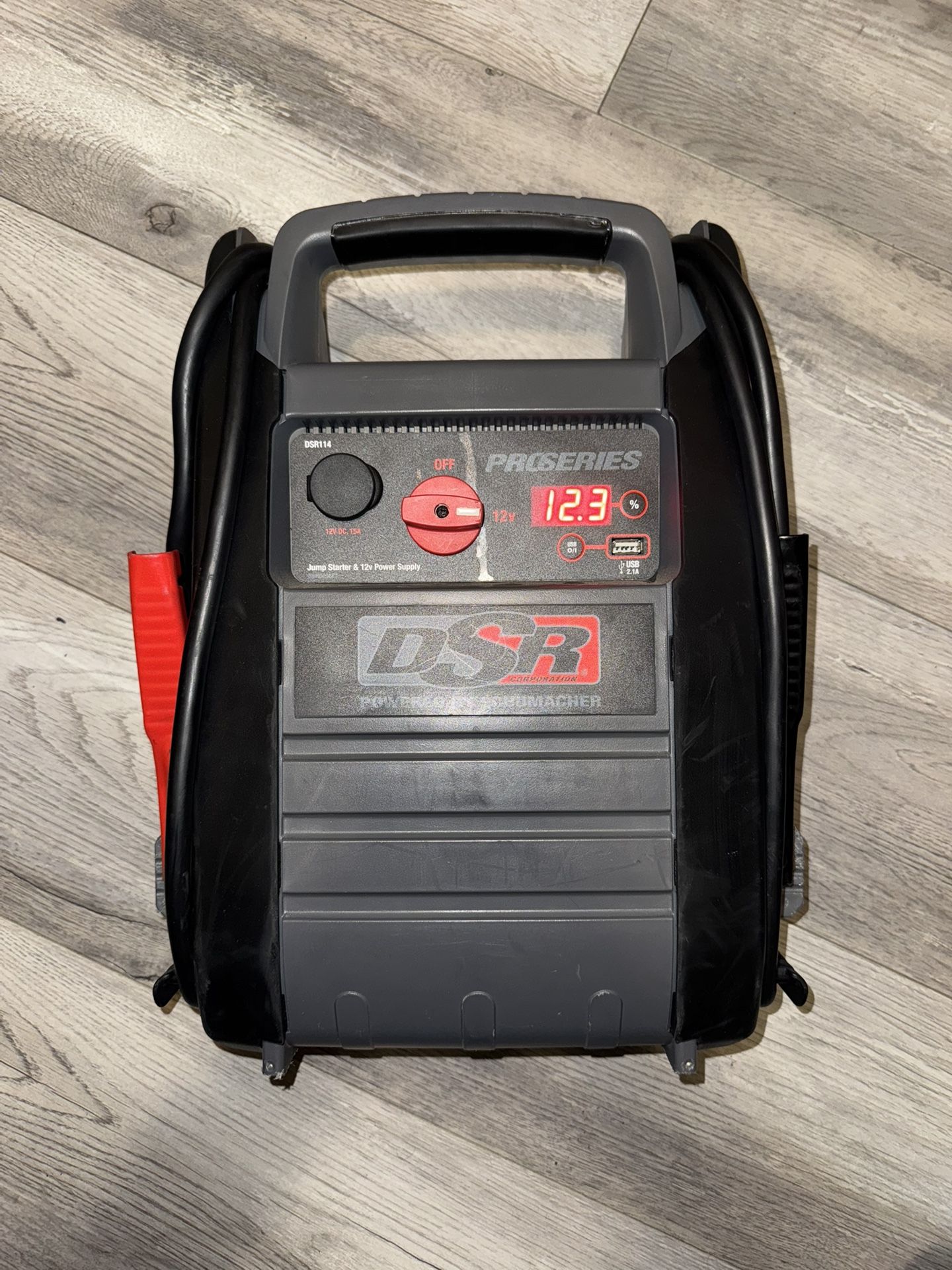 DSR 114 2200 Peak Amp Battery Jump Starter