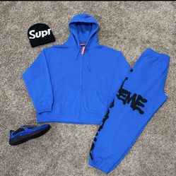 Supreme hoodie 