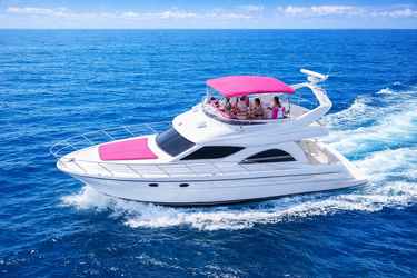 PINK BOAT INFLUENCER EXPERIENCE MIAMI