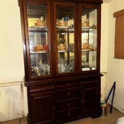 Buffet cabinet with drawers