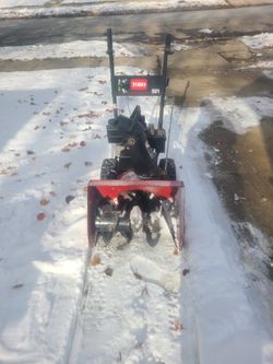 Toro 5/21 Self Propelled Snow Blower With Electric Start 