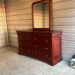 Tradewins 8  Drawer Dresser and Mirror