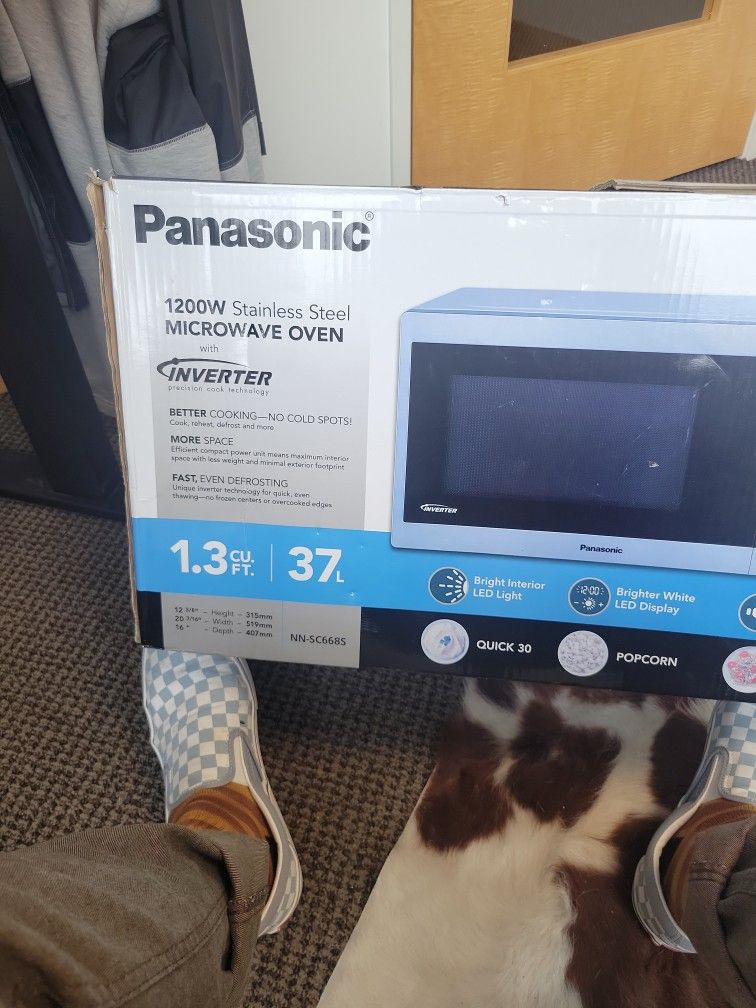 Panasonic 1.3 Cu. Ft. Countertop Microwave Oven