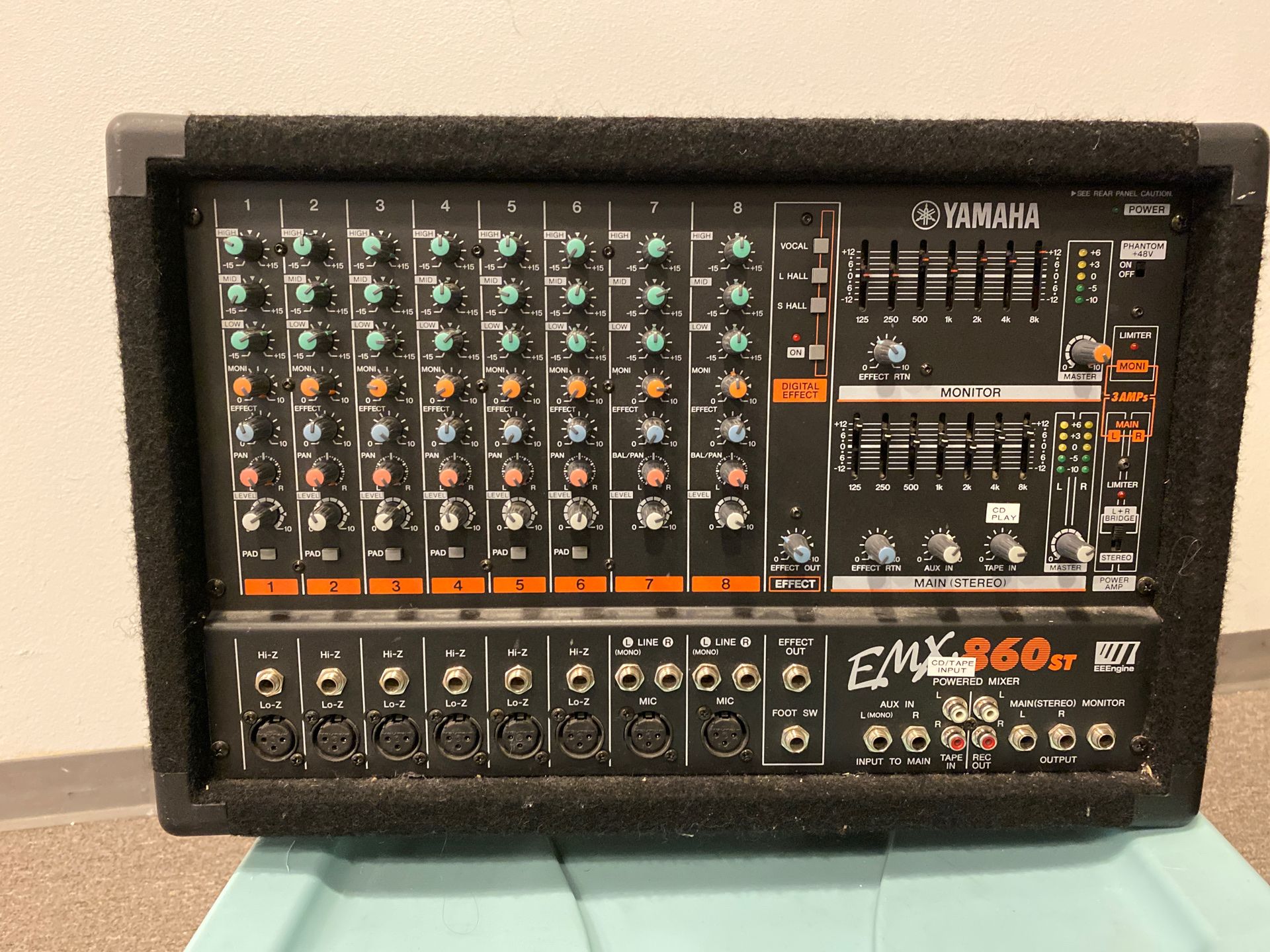 YAMAHA Powered Mixer Model EMX860ST