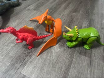 3 dinosaurs toy figures