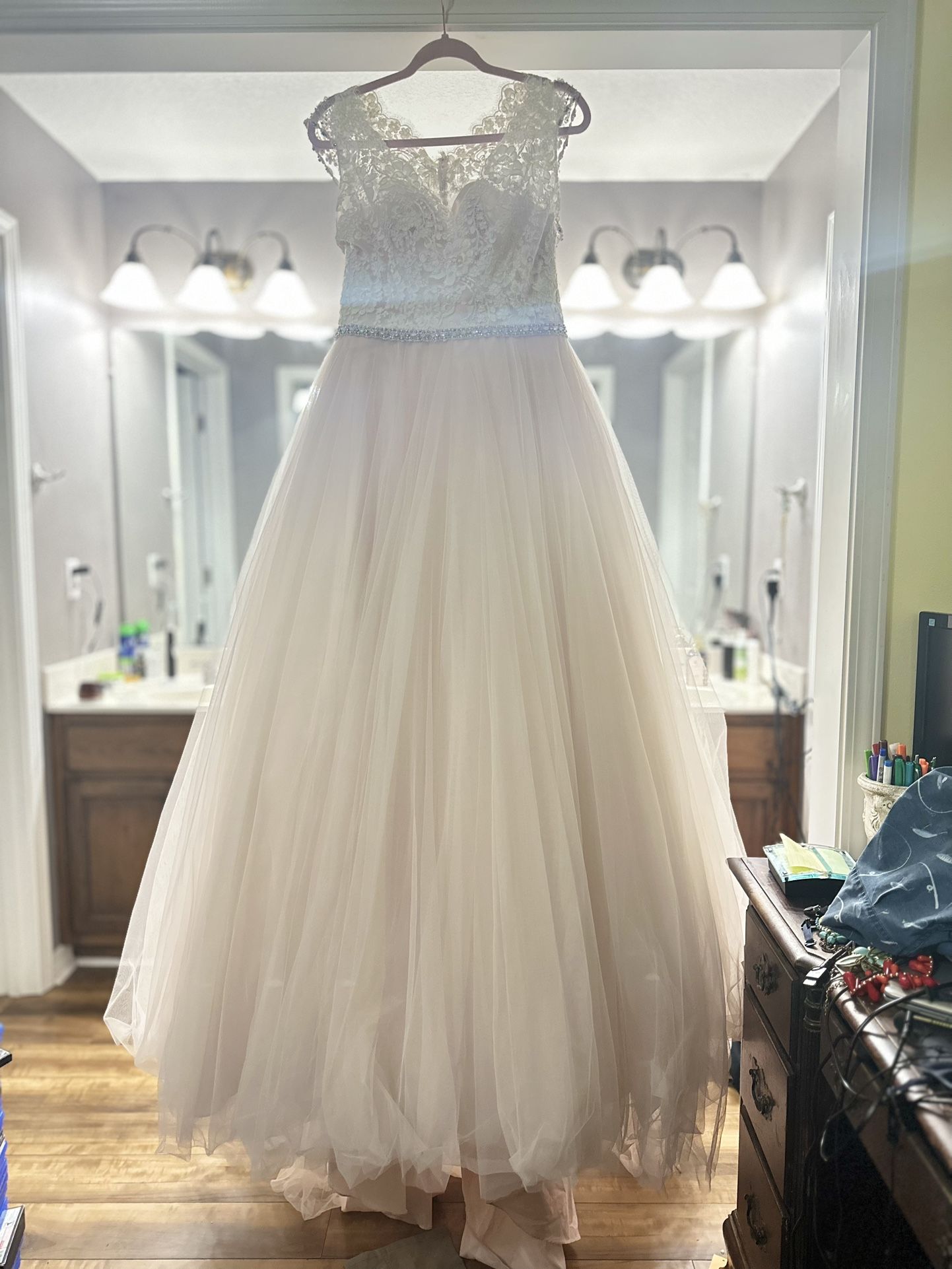 Beautiful Cream Blush Wedding Dress Ball gown 