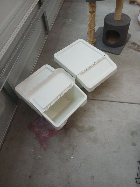 Pet Food Holder