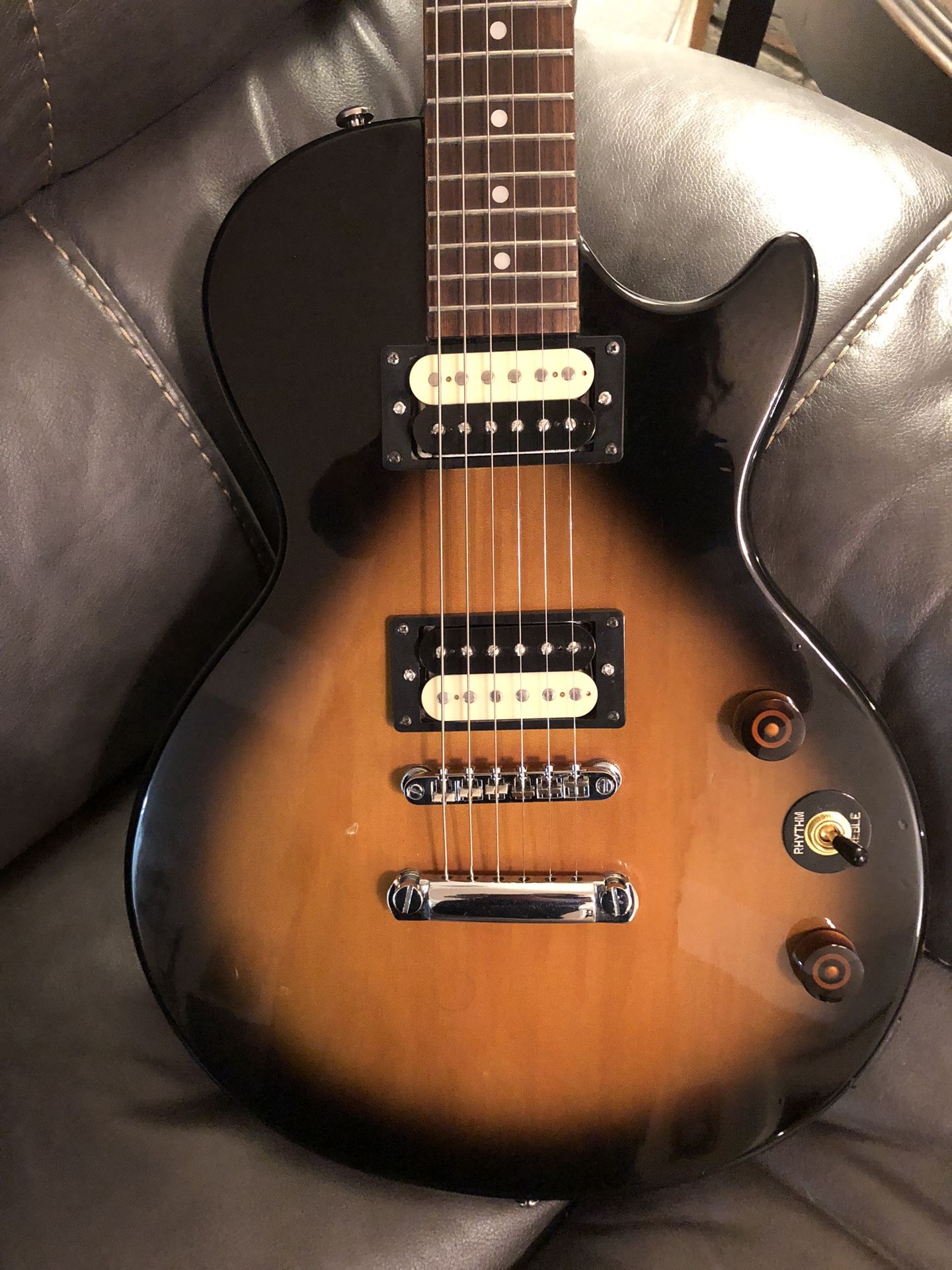 Epiphone Les Paul Guitar And Amp Bundle