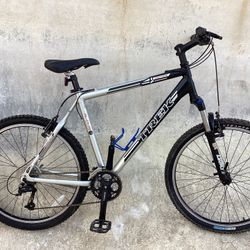 TREK SERIES 4 MOUNTAIN BIKE