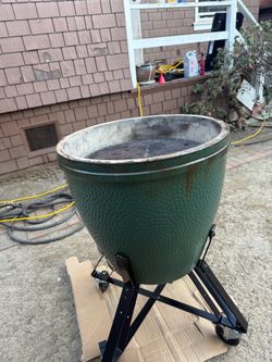BIG GREEN EGG BOTTOM-AND CART