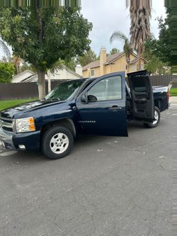 Truck 2010 Chevy Silverado Extended Cab Z71 4x4