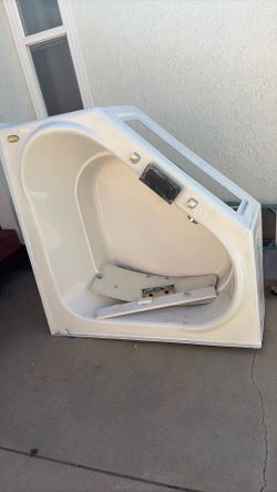 Bath tub