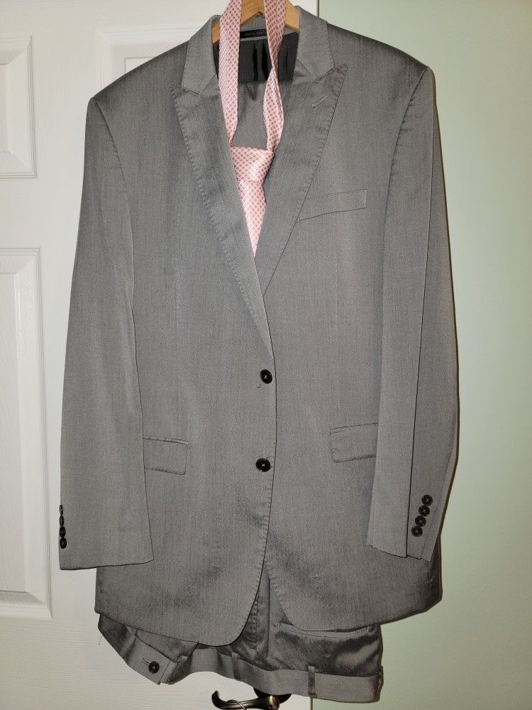 Calvin Klein Men Suit In Jacket Size 42 L and Pans 36x30 Includes Free Ck Shirt And Tie 