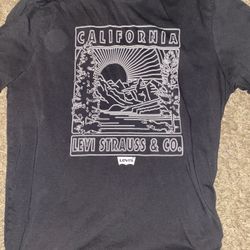 Black Levi’s T-Shirt
