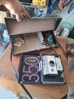 Vintage Polaroid 350 automatic land camera