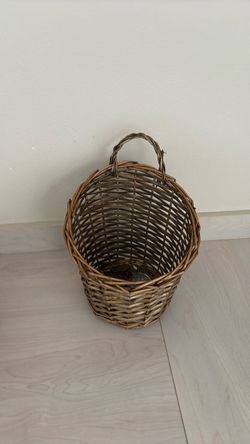Round Wicker Basket with Handle