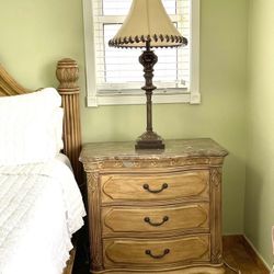 King Size Bedroom Set Michael AMINI ( Deliver Include In Price 