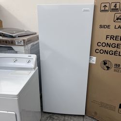 NEW UPRIGHT FREEZER IN WHITE