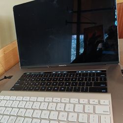 2027 Intel I7 Mac Book Pro (Parts Only)