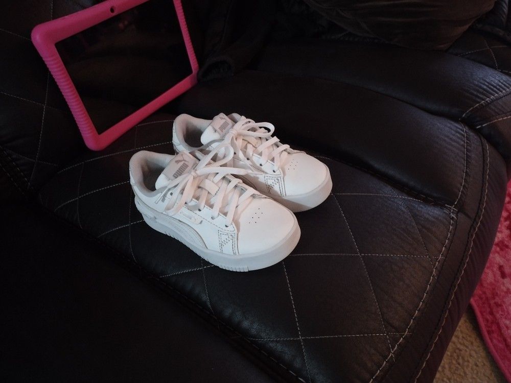 Kids Puma Shoes  Size 11c. 
