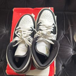 Jordan 1 Mid SE